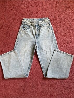 H&M Light Wash High Rise Women’s Jeans